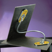 STRONGHAND Гъвкав магнит с 2 плоски подложки и щипка