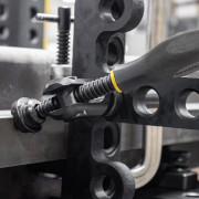 StrongHand  Въртяща Т-образна стяга с права дръжка Alpha 28